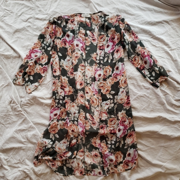 Impressions Other - Impressions floral long sleeve kimono